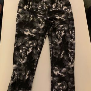Mpg Capri leggings floral black white adorable